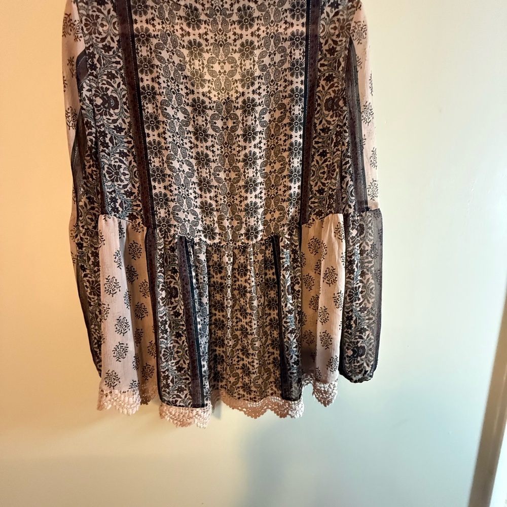 Knox Rose Black and Cream Floral Blouse